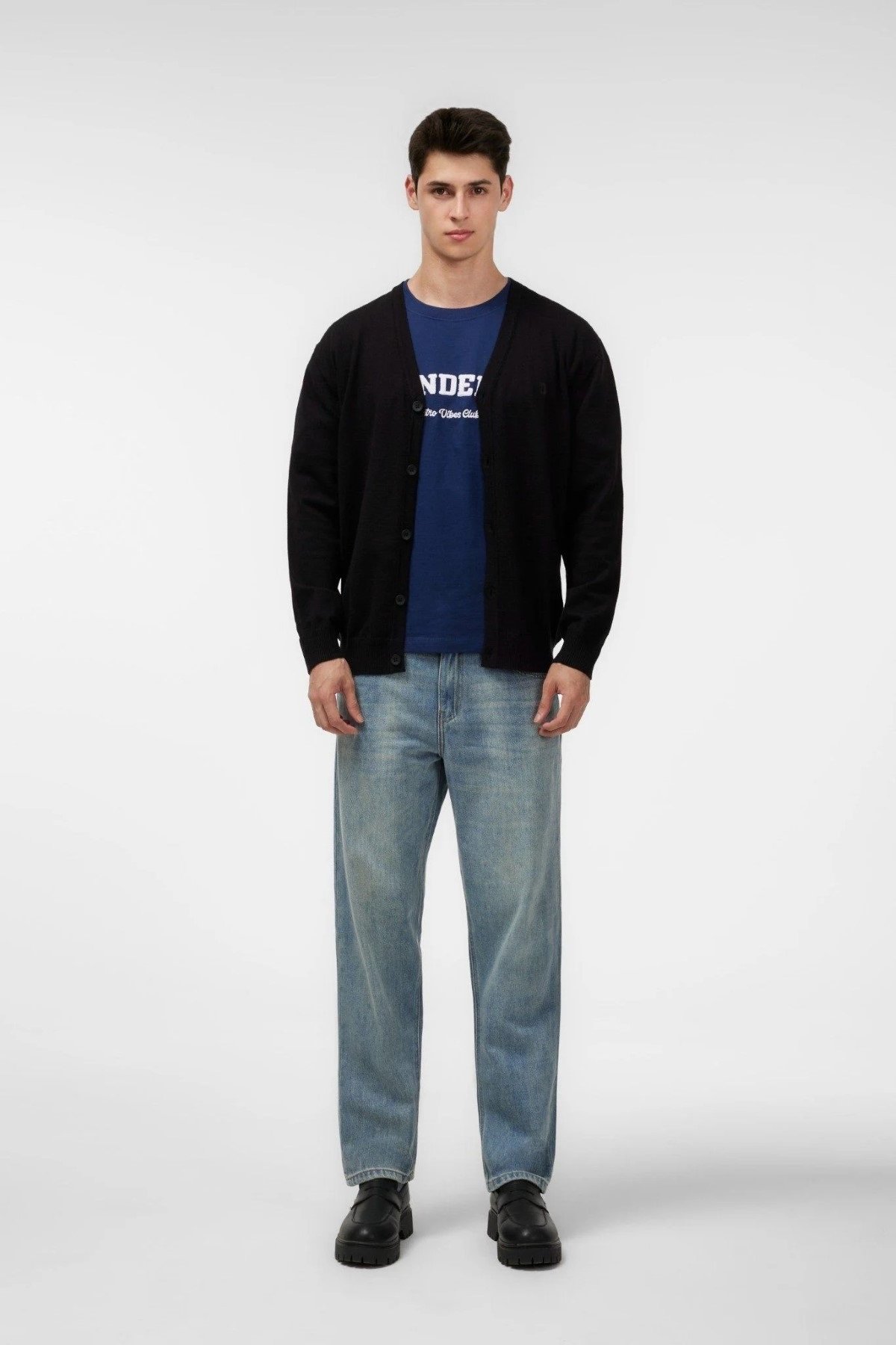 Phối quần ống rộng với áo cardigan